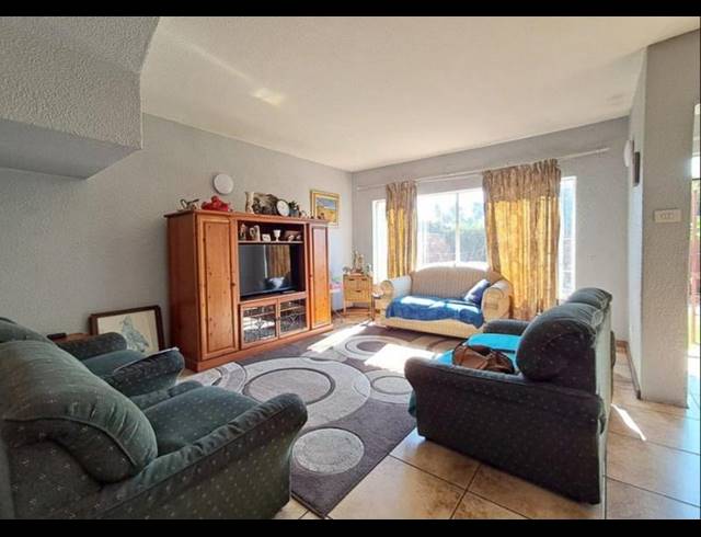 3 BEDROOM TOWNHOUSE FOR SALE IN BRACKENHURST